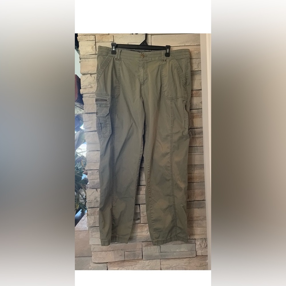 Natural Reflections Women’s Size 16 Green Cargo Pants Comfort Waist Stretch